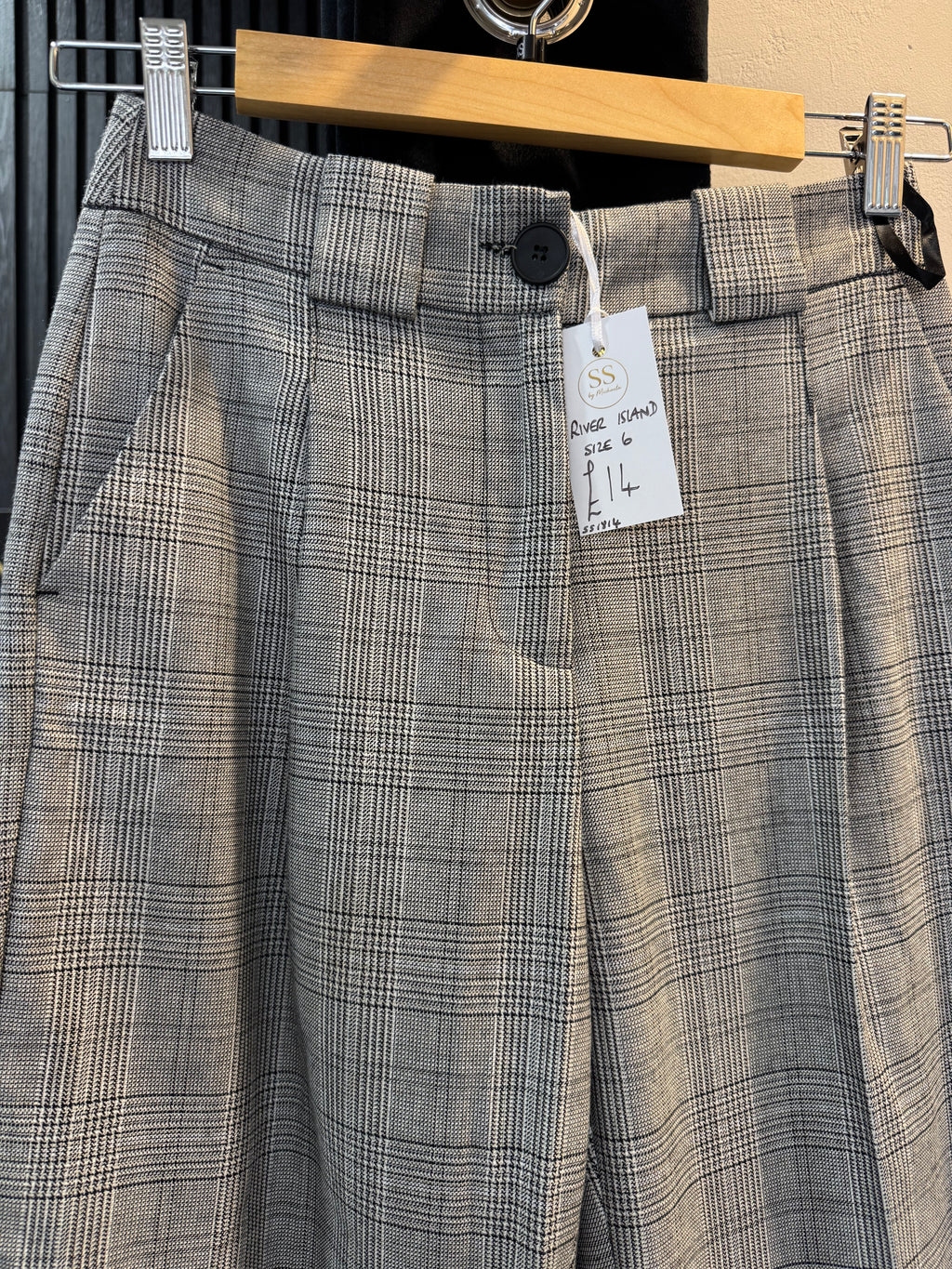 River Island Grey Check Turn-Up Trousers – Size 6