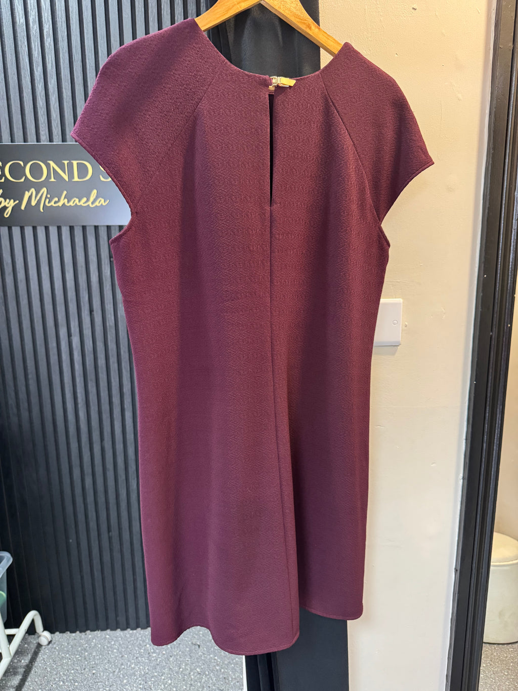 River Island Burgundy Textured Shift Dress – Size 16