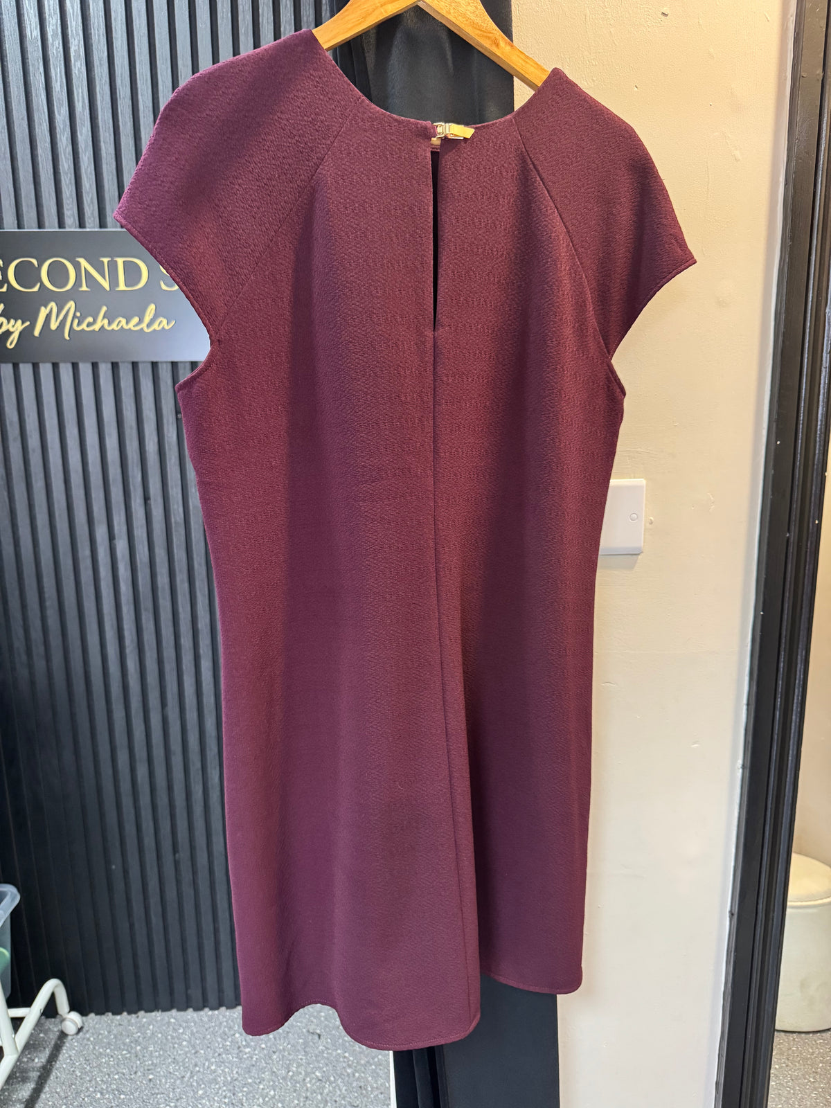 River Island Burgundy Textured Shift Dress – Size 16