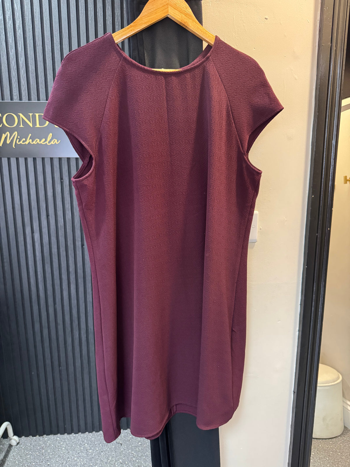 River Island Burgundy Textured Shift Dress – Size 16